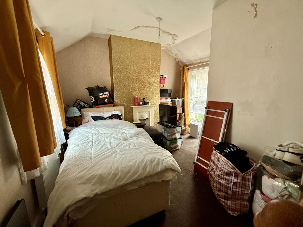 Lot: 119 - HOUSE FOR IMPROVEMENT - Bedroom